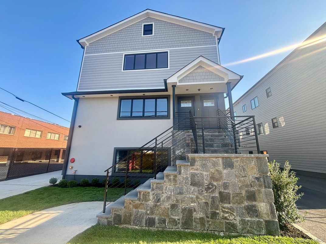 Exterior, Facade, American Craftsman