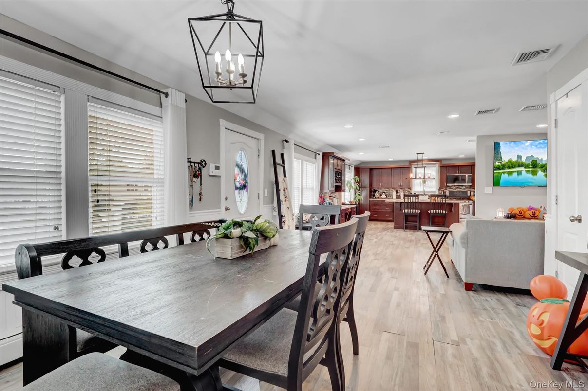 Dining room, Interior, Kitchen, Pendant Lights, Recessed Lighting, Wood Texture Flooring