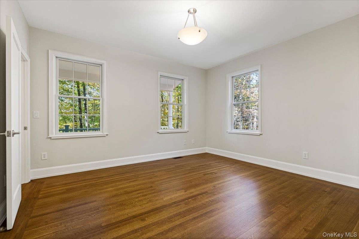 Empty room, Interior, Pendant Lights, Wood Texture Flooring
