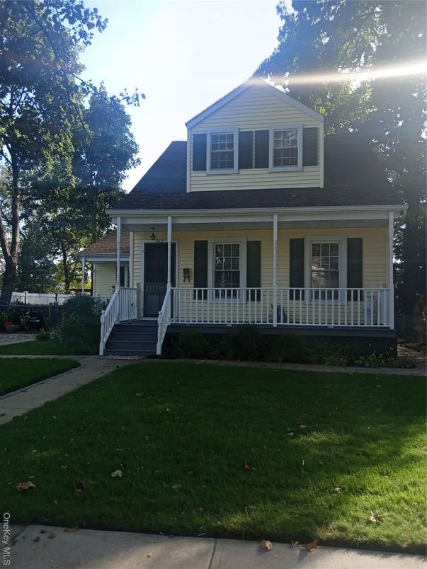 Exterior, Facade, American Craftsman