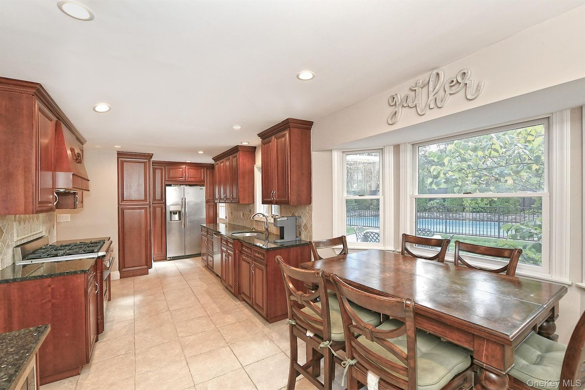 Dining room, Interior, Kitchen, Recessed Lighting, Stainless Steel Appliances