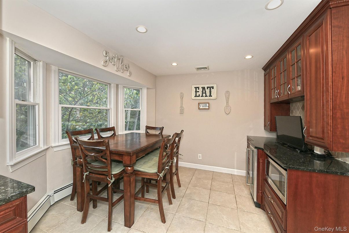 Dining room, Interior, Recessed Lighting