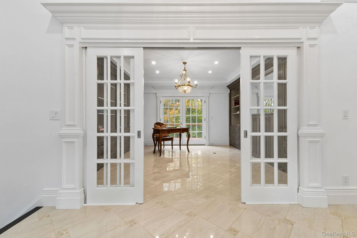 Chandelier, Interior, Piano, Recessed Lighting