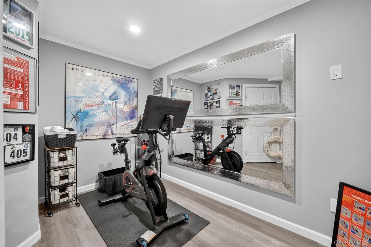 Fitness Equipment, Interior, Recessed Lighting, Wood Texture Flooring