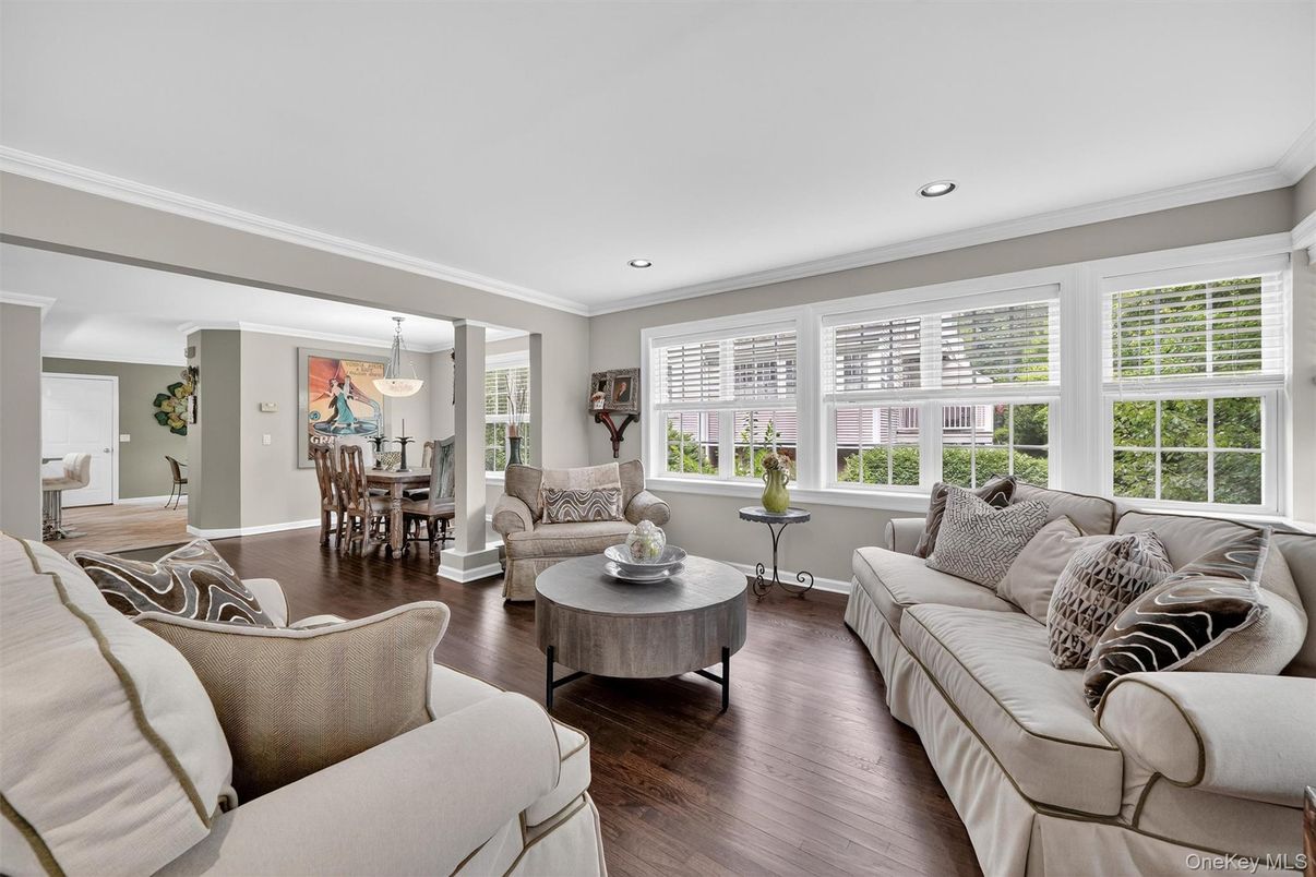 Dining room, Interior, Living room, Pendant Lights, Recessed Lighting, Wood Texture Flooring