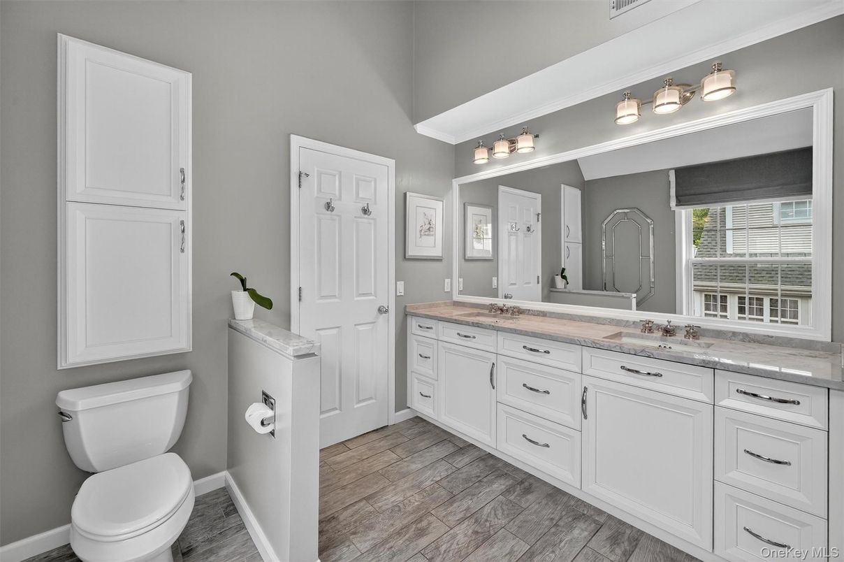 Bathroom, Dual Sink Vanities, Interior, Wood Texture Flooring