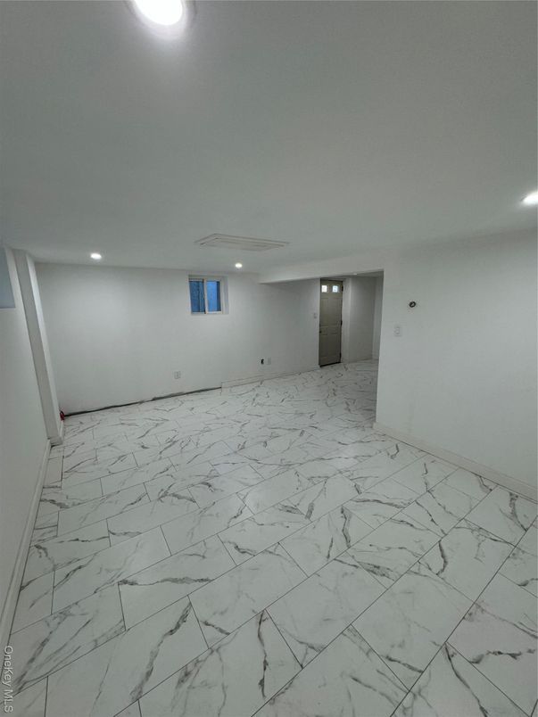 Empty room, Interior, Marble, Recessed Lighting