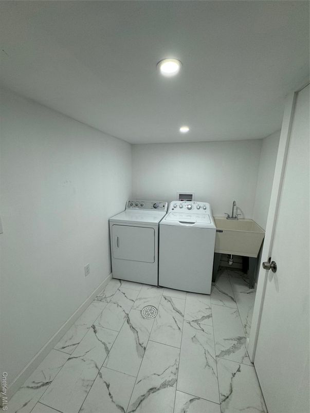 Interior, Marble, Recessed Lighting, Washer