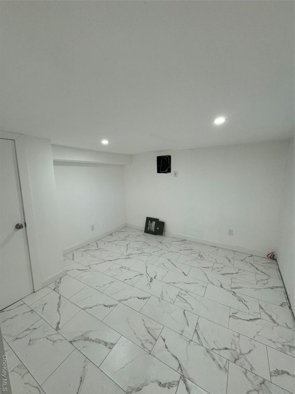 Empty room, Interior, Marble, Recessed Lighting