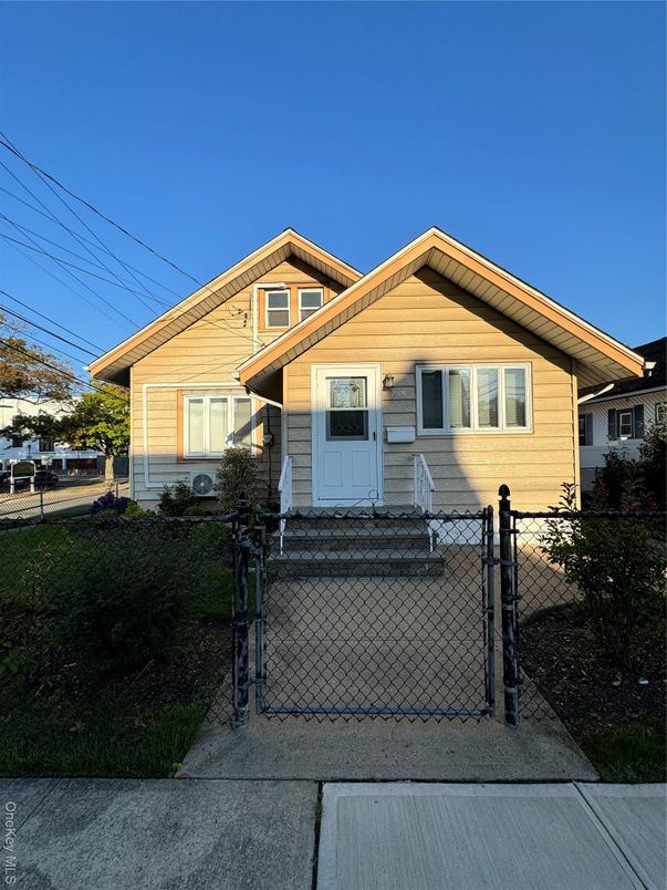 Exterior, Facade, American Craftsman