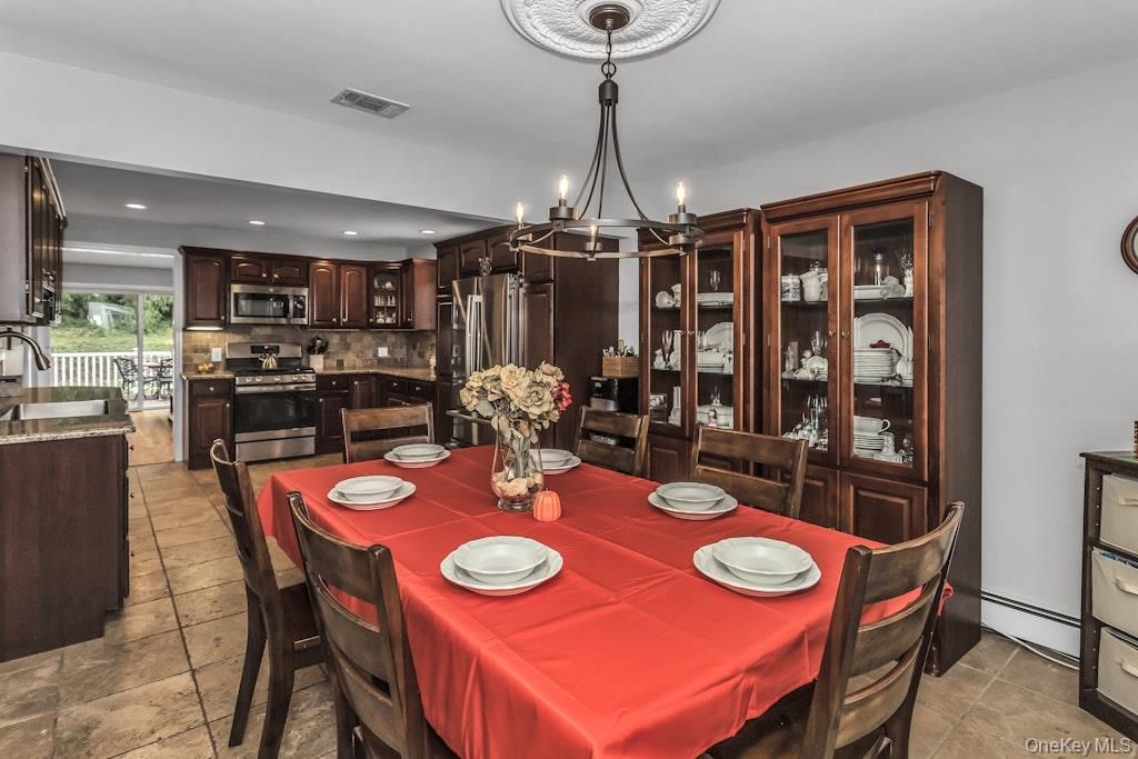 Chandelier, Dining room, Interior, Kitchen, Recessed Lighting, Stainless Steel Appliances