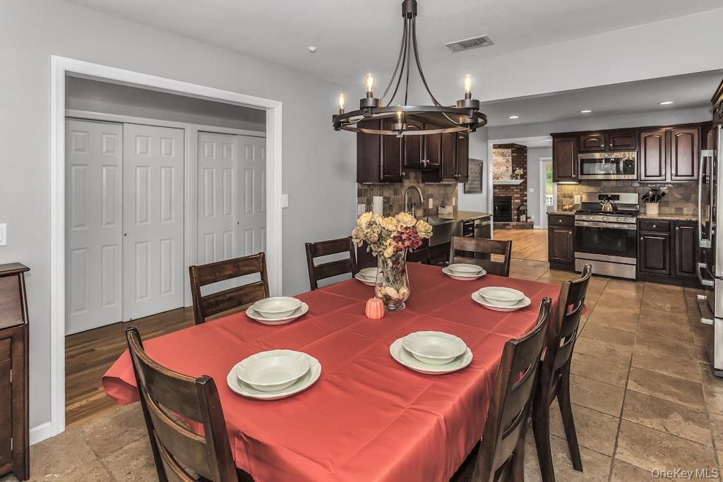 Chandelier, Dining room, Interior, Kitchen, Recessed Lighting, Stainless Steel Appliances