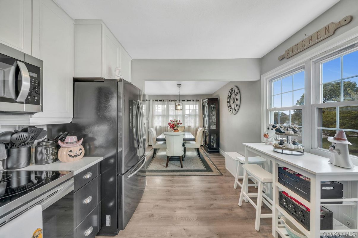 Dining room, Interior, Kitchen, Pendant Lights, Wood Texture Flooring