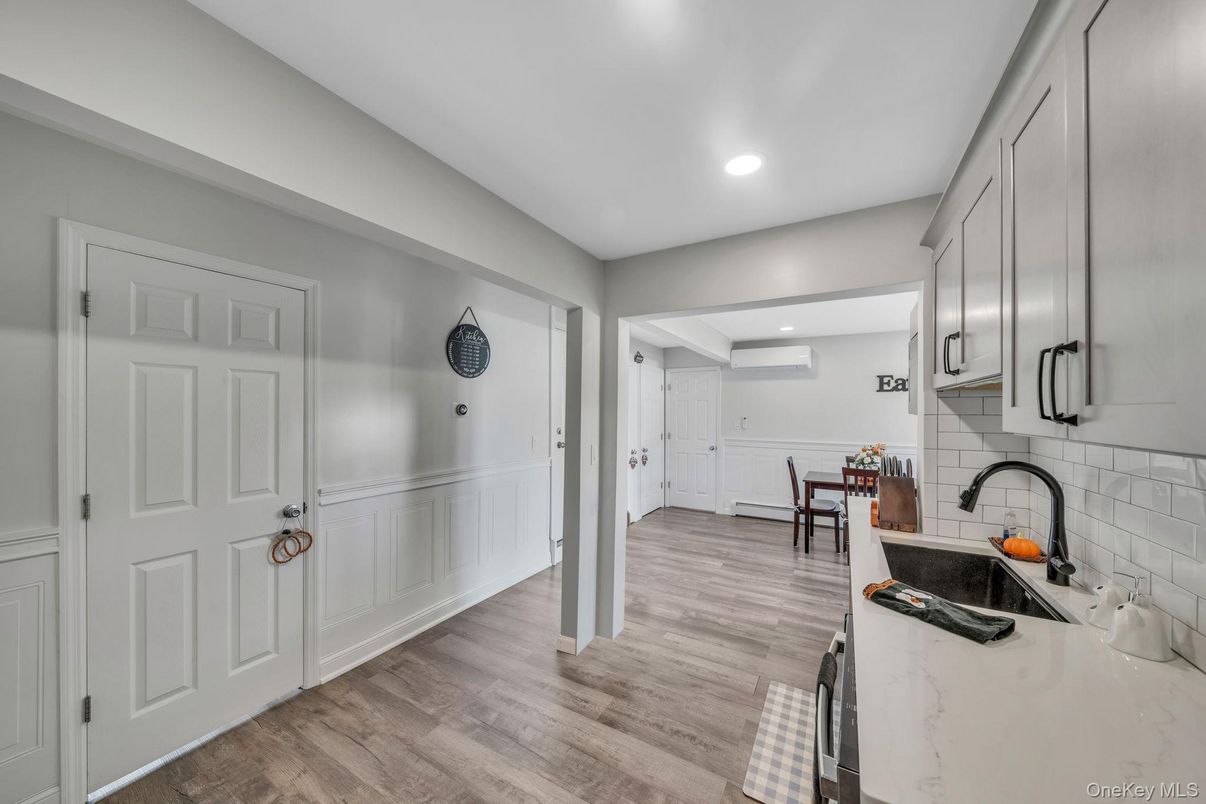 Dining room, Interior, Kitchen, Recessed Lighting, Wood Texture Flooring