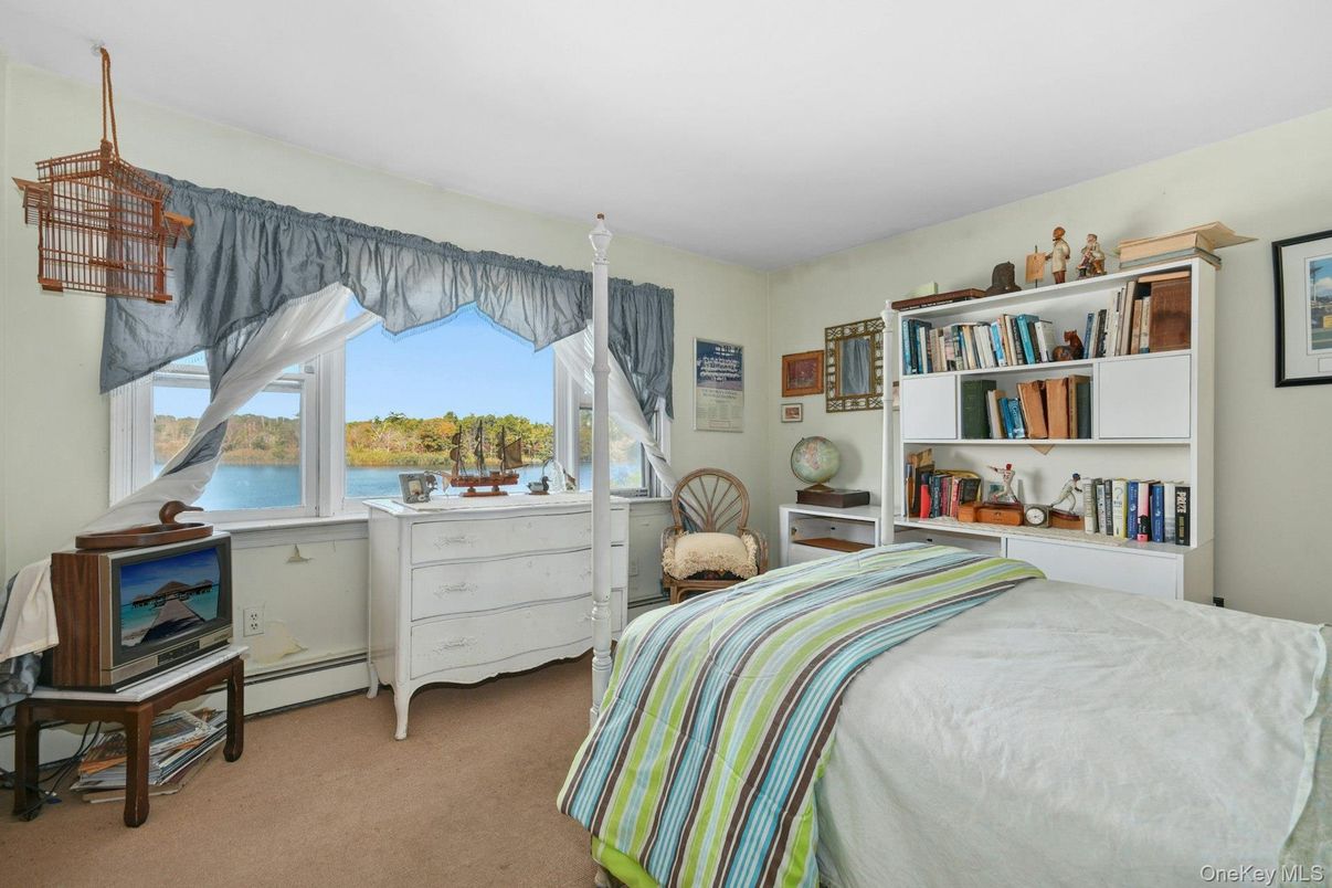 Bedroom, Interior, Water