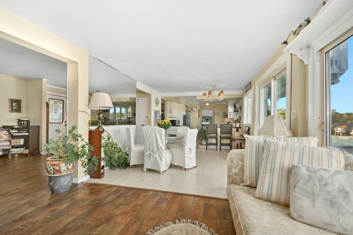 Chandelier, Dining room, Interior, Kitchen, Wood Texture Flooring