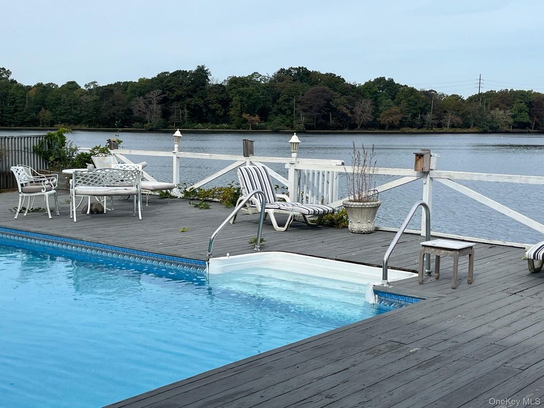 Exterior, Pool, Water