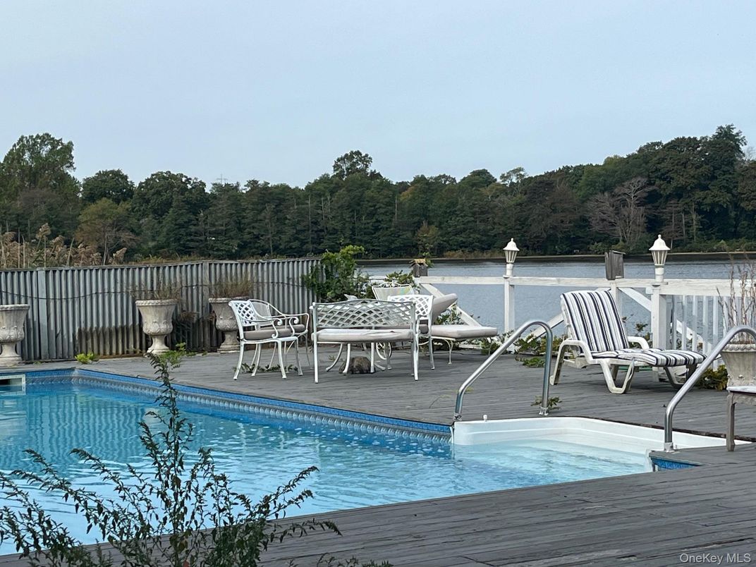 Exterior, Pool, Water