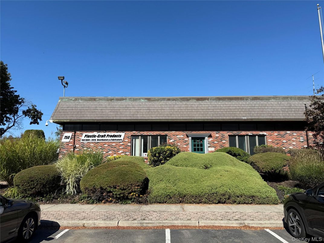 Exterior, Facade, Brick Facade, Cape Cod