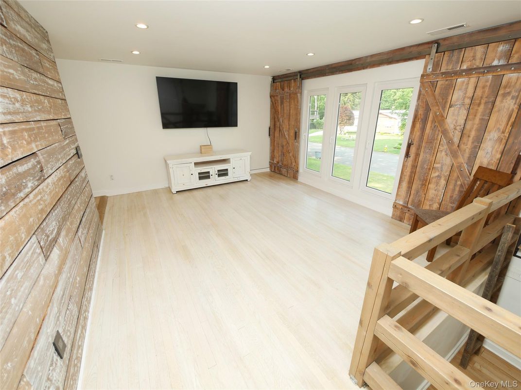 Empty room, Interior, Recessed Lighting, Wood Texture Flooring, Wooden Walls
