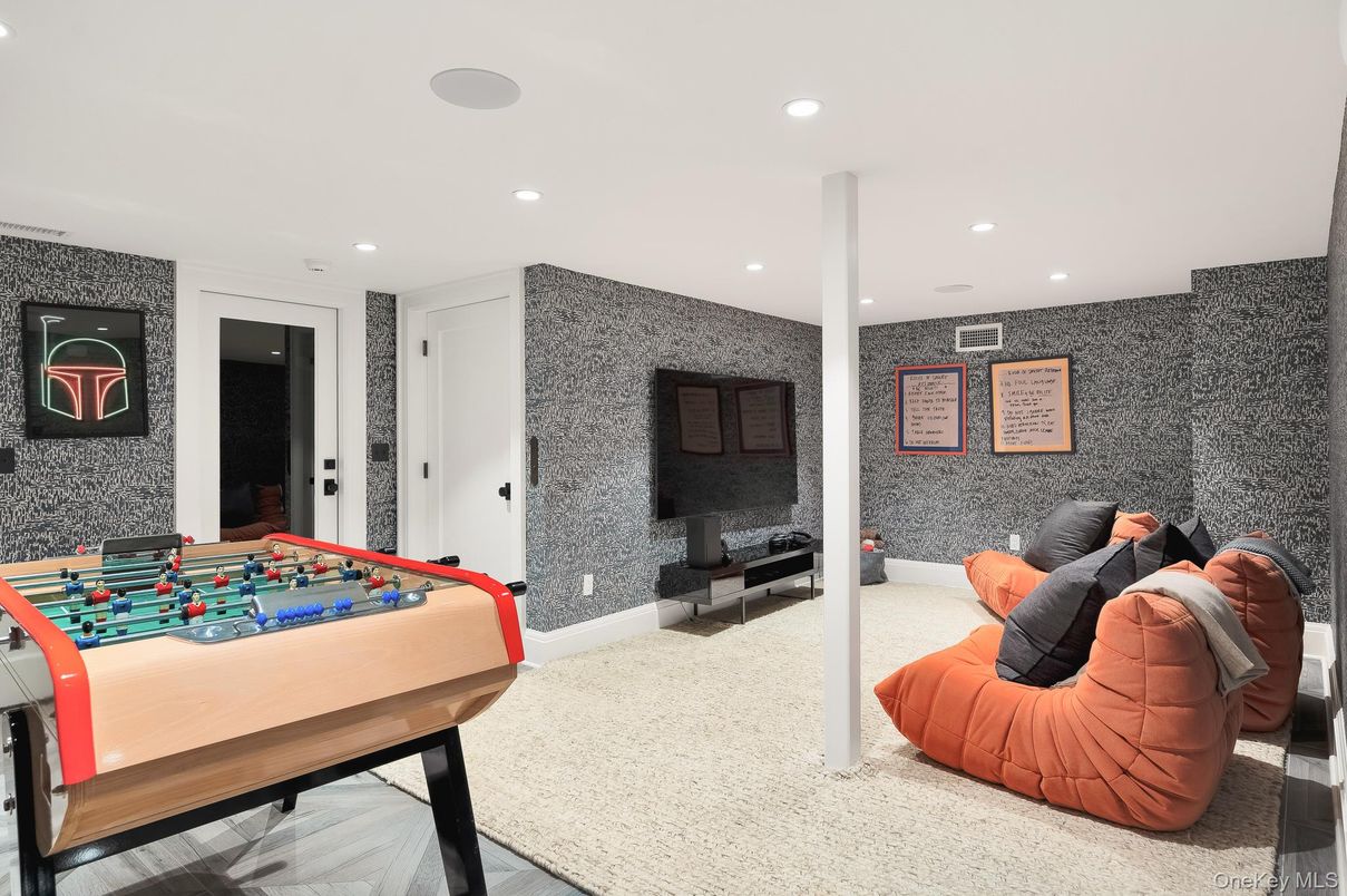 Game Room, Interior, Recessed Lighting