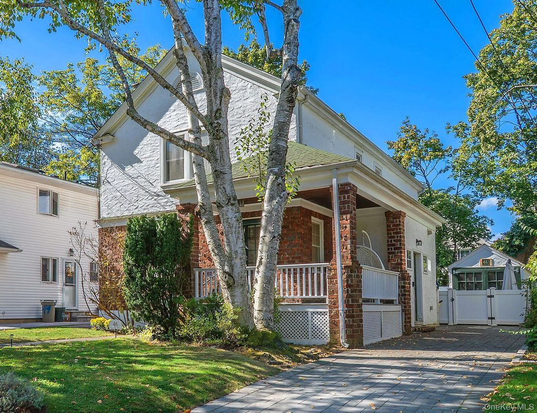 Exterior, Facade, Brick Facade, Queen Anne Victorian
