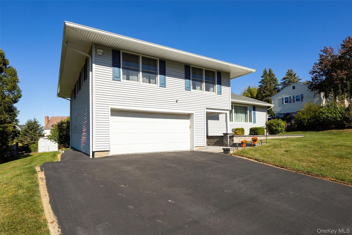 Attached, Exterior, Facade, Raised Ranch
