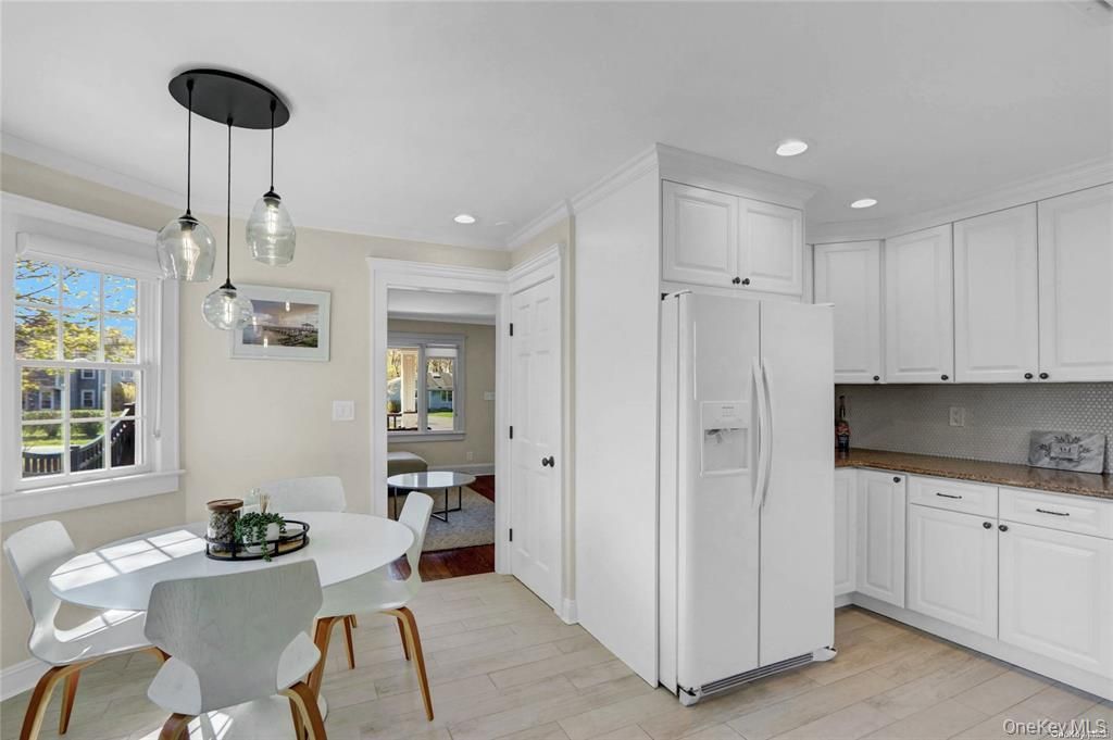 Dining room, Interior, Kitchen, Pendant Lights, Recessed Lighting, Wood Texture Flooring