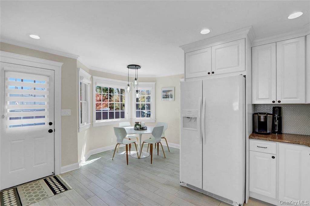 Dining room, Interior, Kitchen, Pendant Lights, Recessed Lighting, Wood Texture Flooring