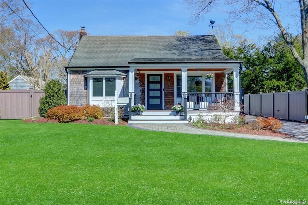Exterior, Facade, Cape Cod