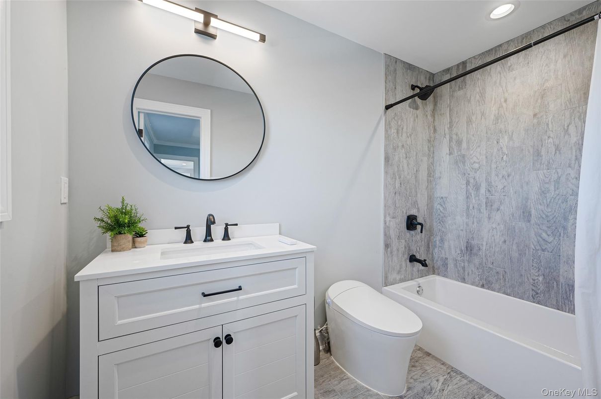 Bathroom, Interior, Recessed Lighting