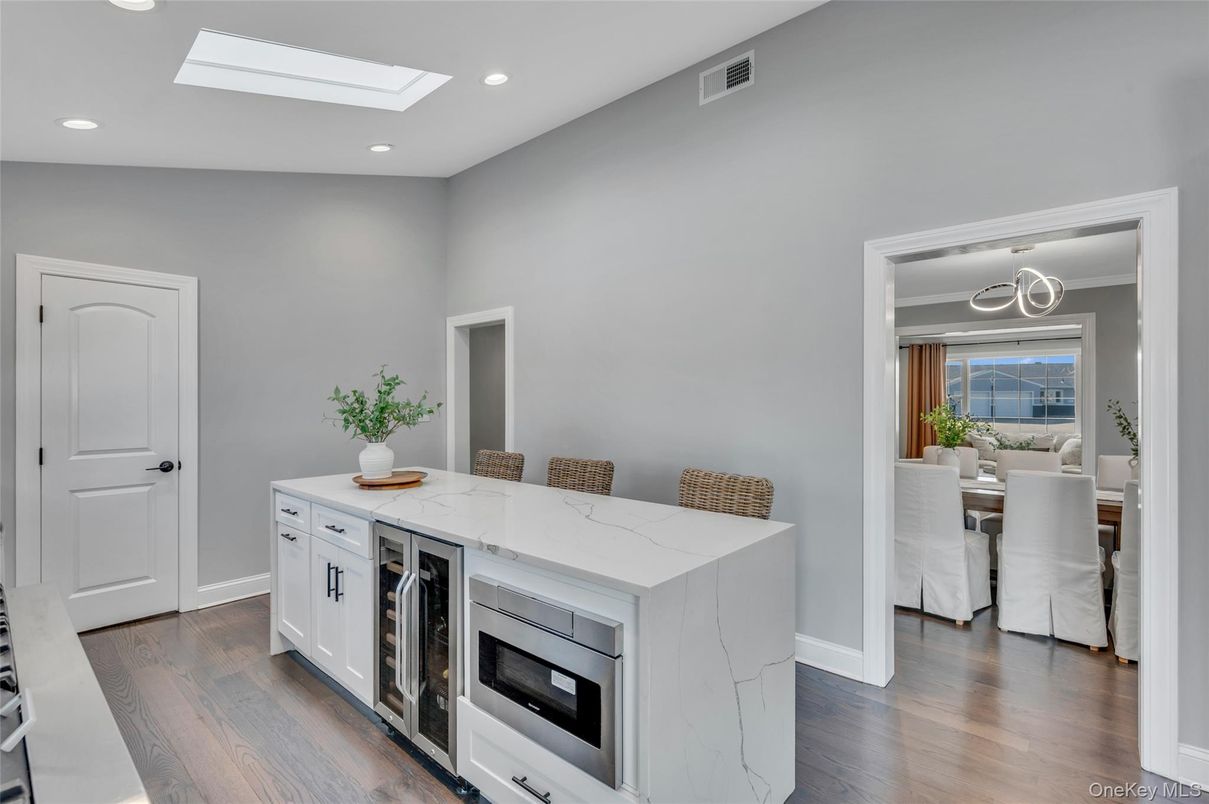 Dining room, Interior, Kitchen, Pendant Lights, Recessed Lighting, Wood Texture Flooring