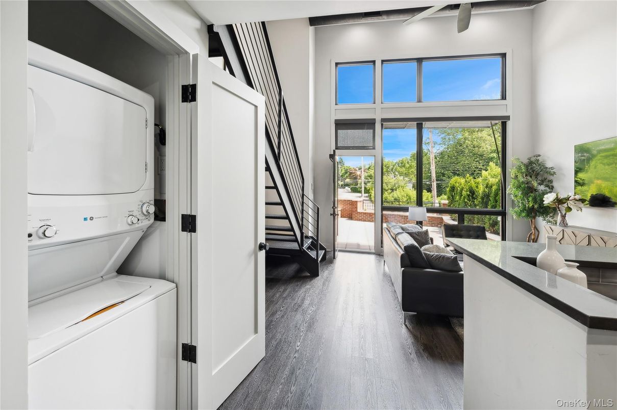 Interior, Utility Closets, Washer, Wood Texture Flooring
