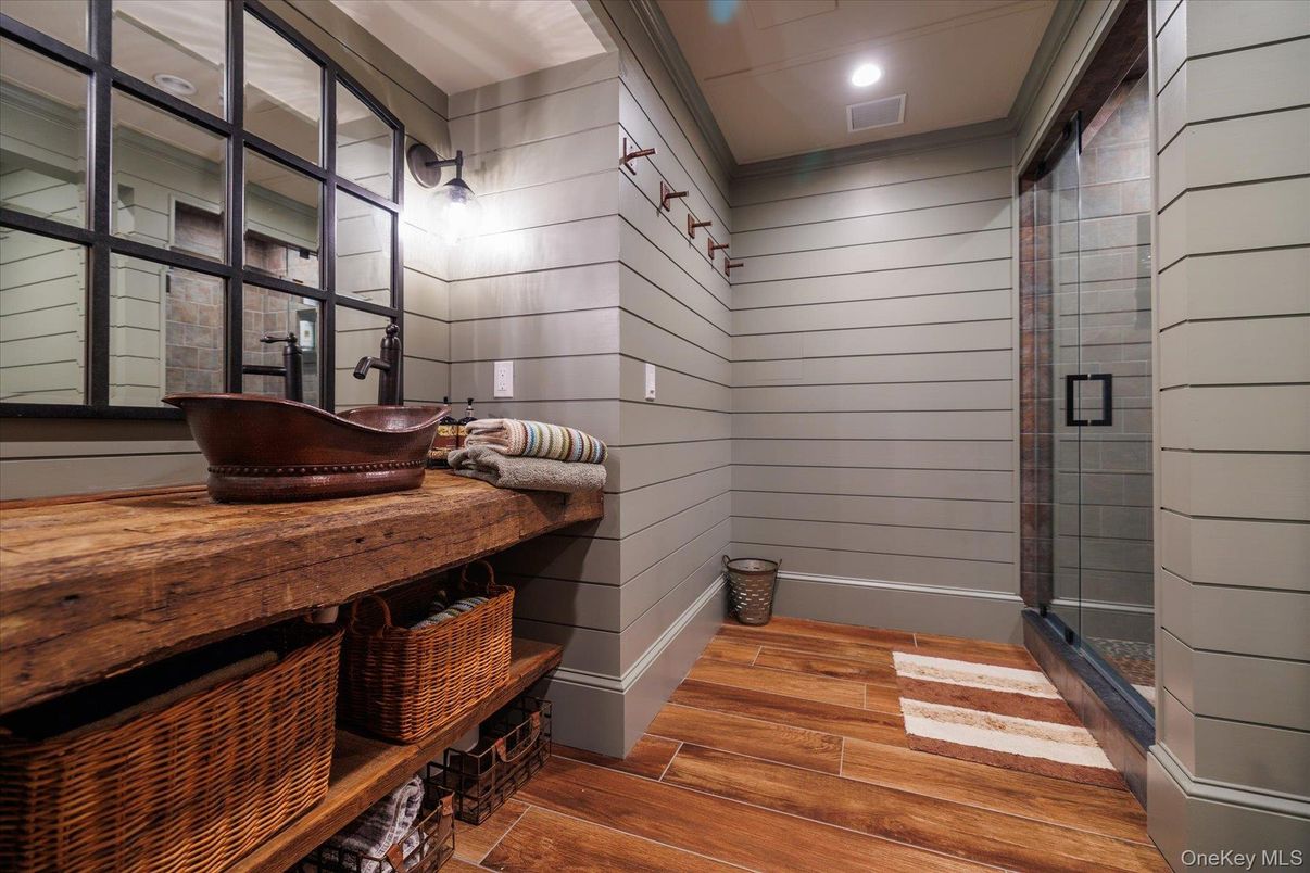 Interior, Recessed Lighting, Wood Texture Flooring