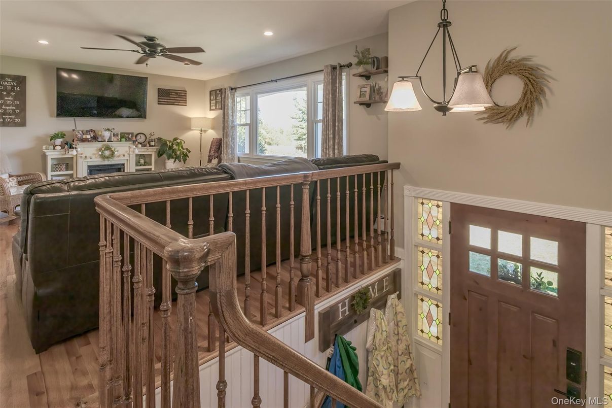 Interior, Pendant Lights, Recessed Lighting, Wood Texture Flooring