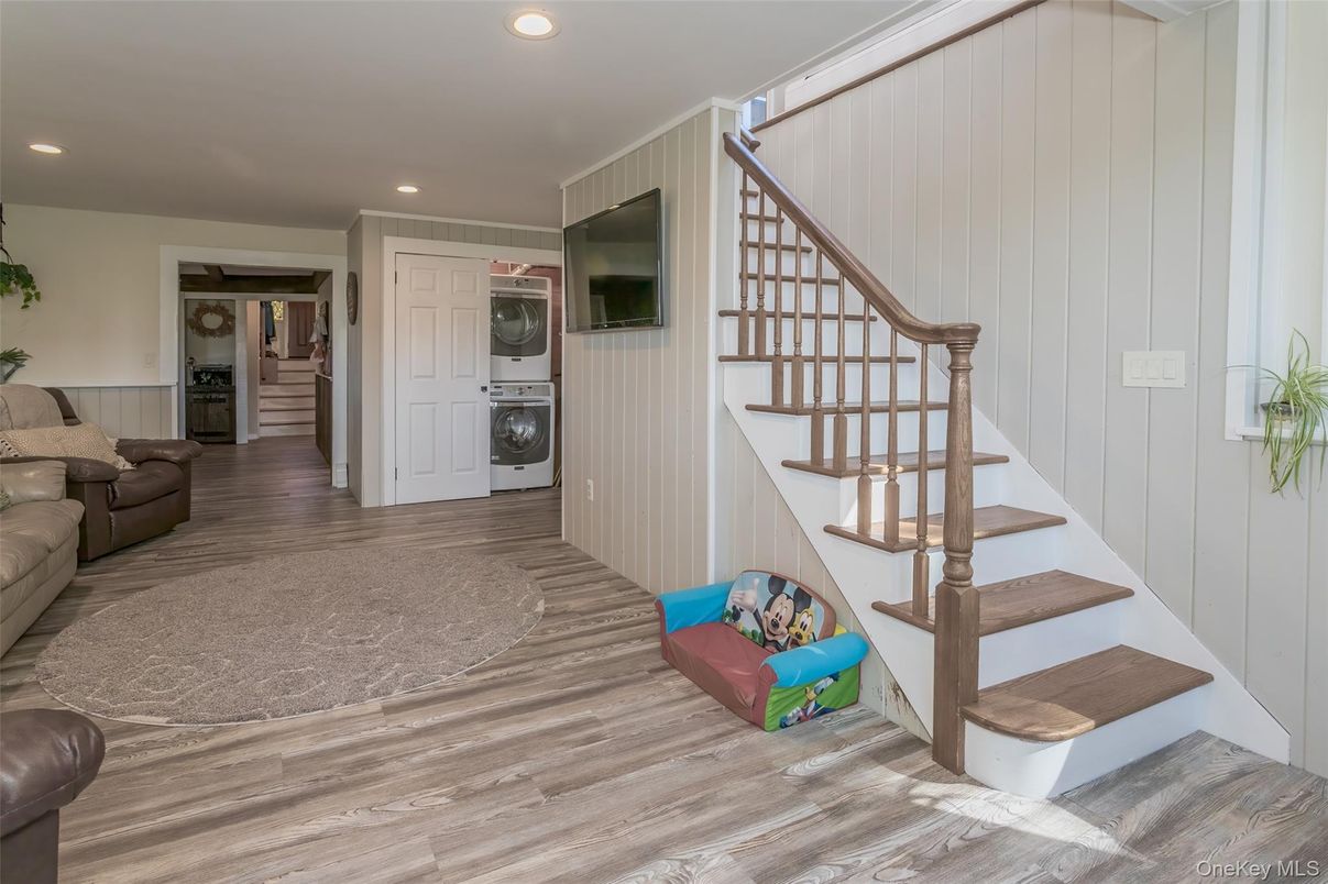 Interior, Recessed Lighting, Wood Texture Flooring