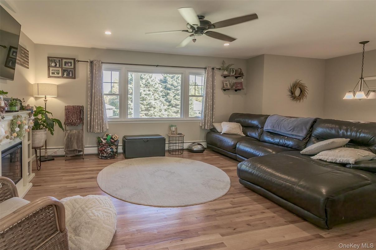 Fireplace, Interior, Living room, Pendant Lights, Recessed Lighting, Wood Texture Flooring