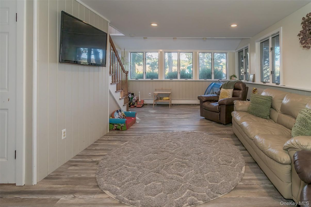 Interior, Living room, Recessed Lighting, Wood Texture Flooring