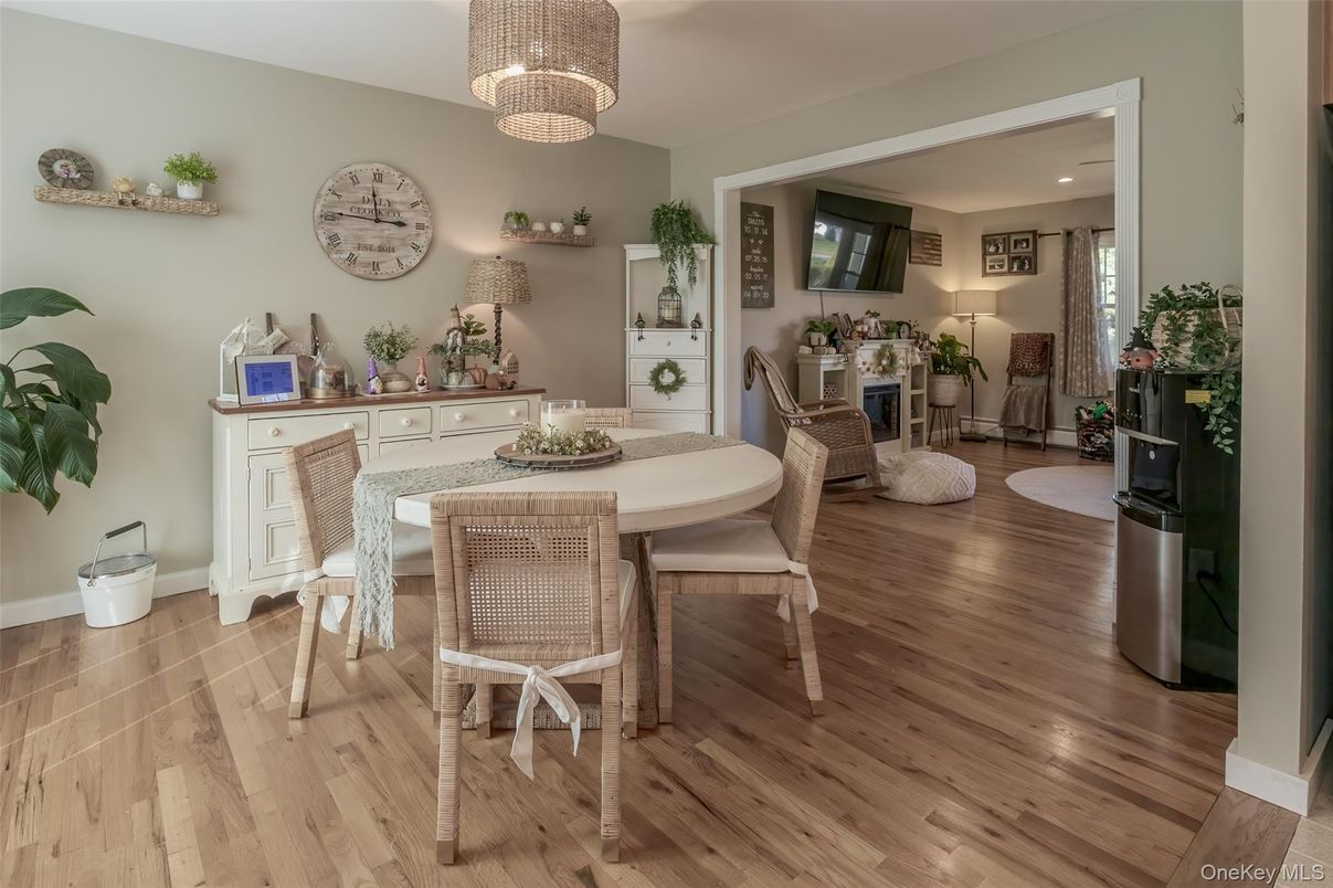 Chandelier, Dining room, Interior, Recessed Lighting, Wood Texture Flooring