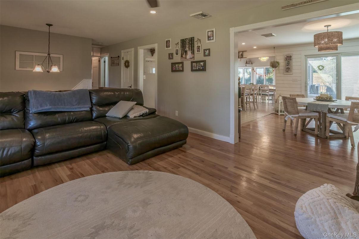 Chandelier, Dining room, Interior, Living room, Pendant Lights, Recessed Lighting, Wood Texture Flooring