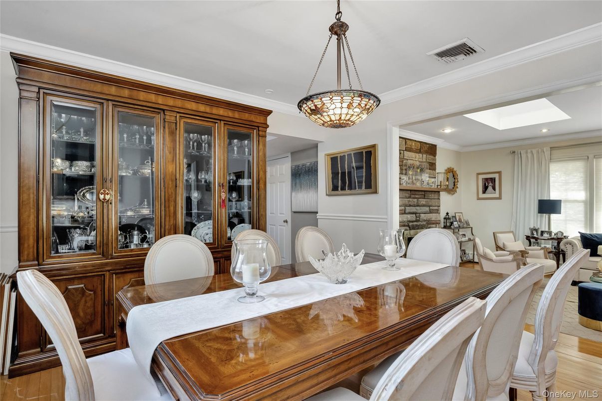 Dining room, Interior, Living room, Pendant Lights, Recessed Lighting, Wood Texture Flooring