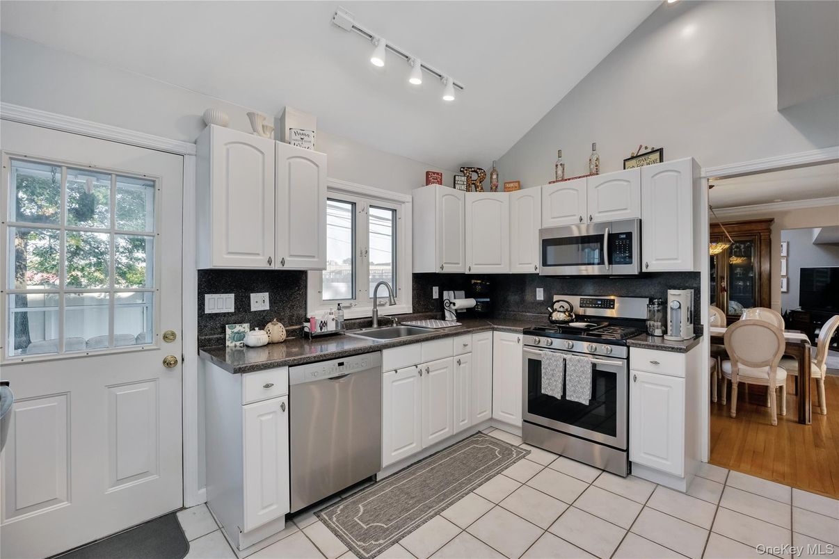 Dining room, Interior, Kitchen, Stainless Steel Appliances, Wood Texture Flooring