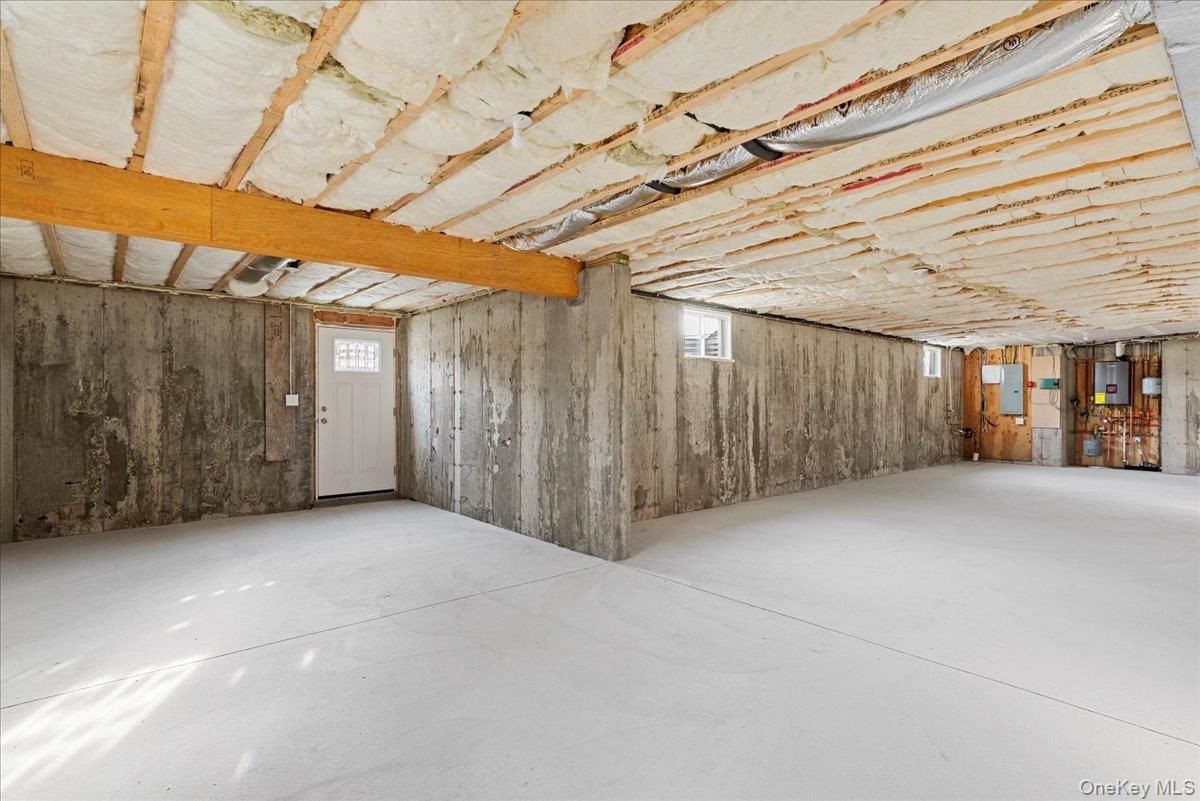 Empty room, Interior, Wooden Beams, Wooden Walls