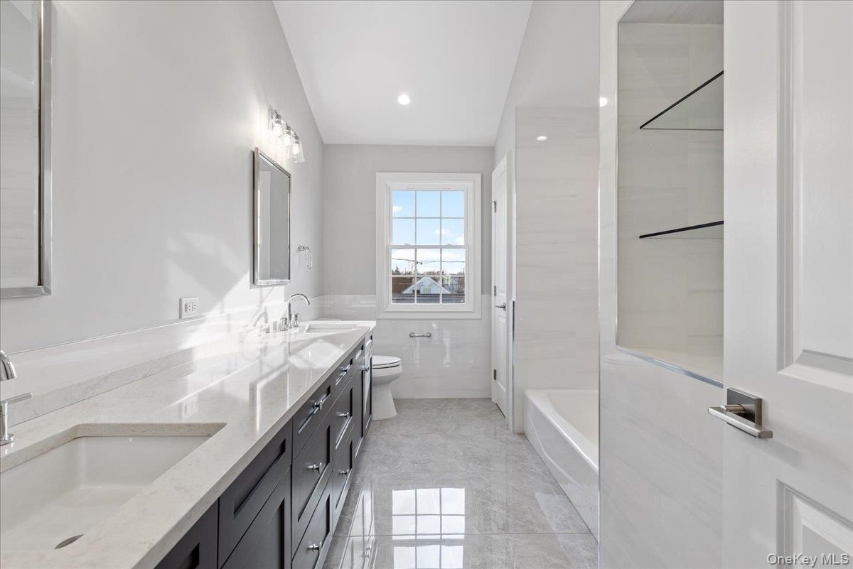 Bathroom, Dual Sink Vanities, Interior, Recessed Lighting