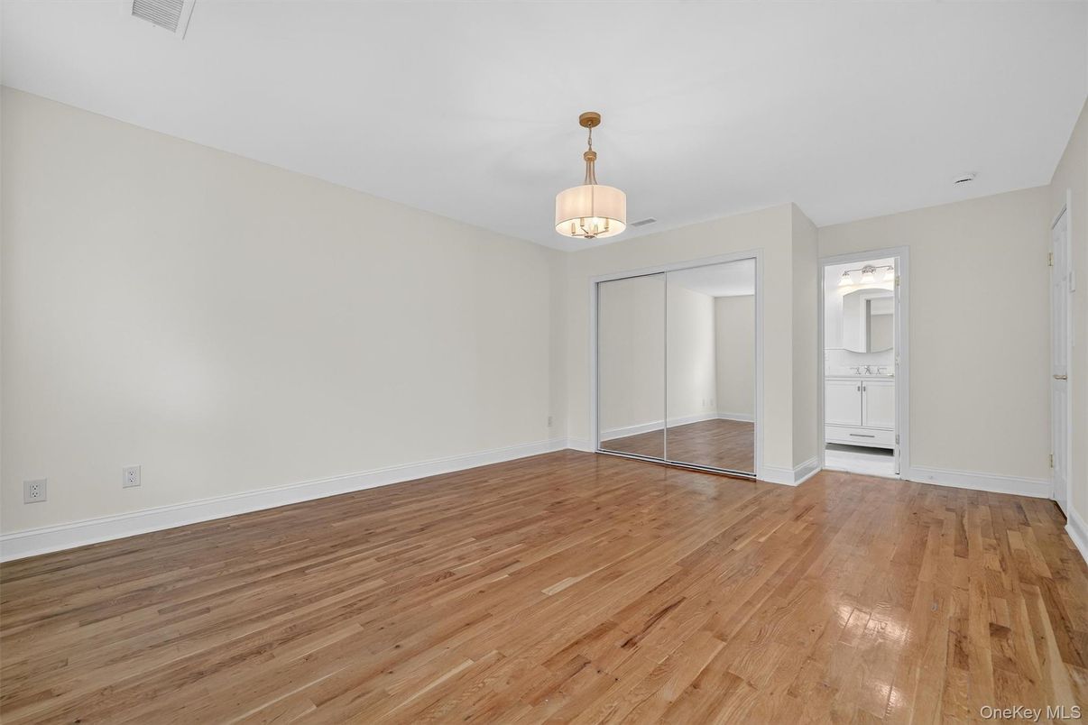 Empty room, Interior, Pendant Lights, Wood Texture Flooring