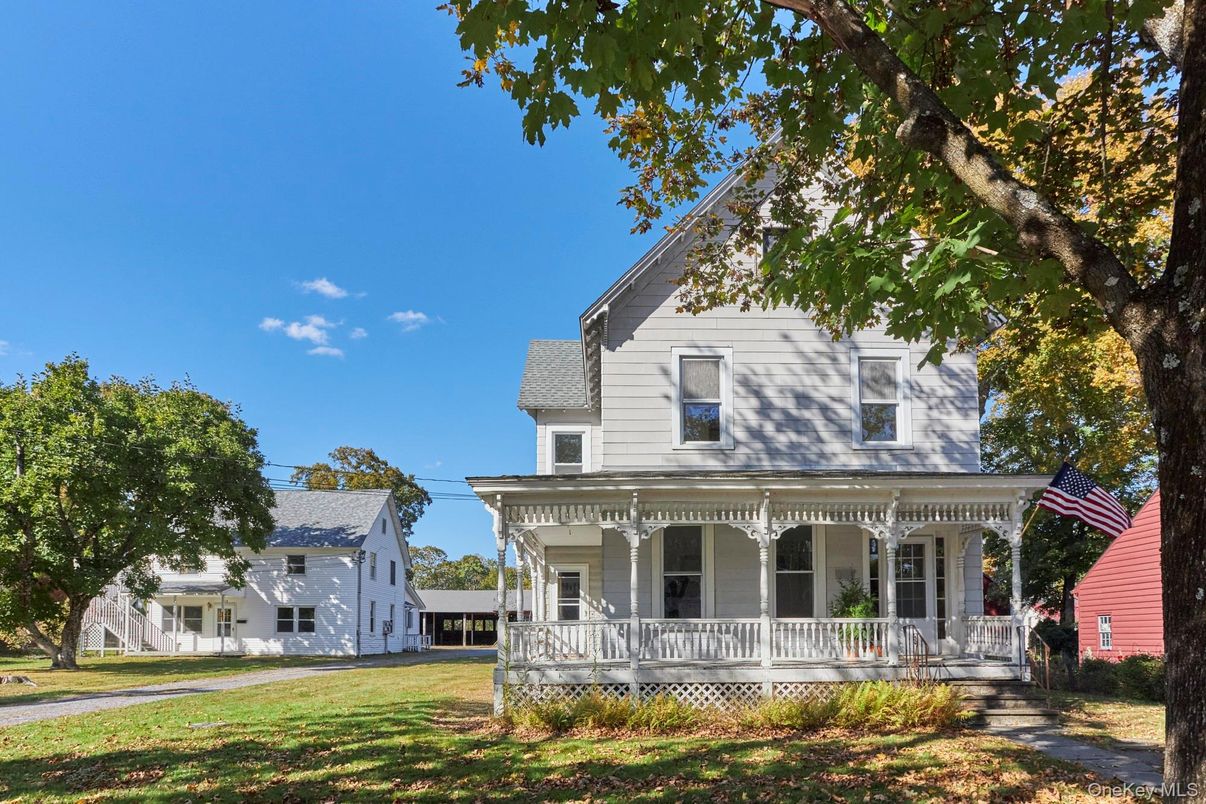 Backyard, Exterior, Facade, Queen Anne Victorian