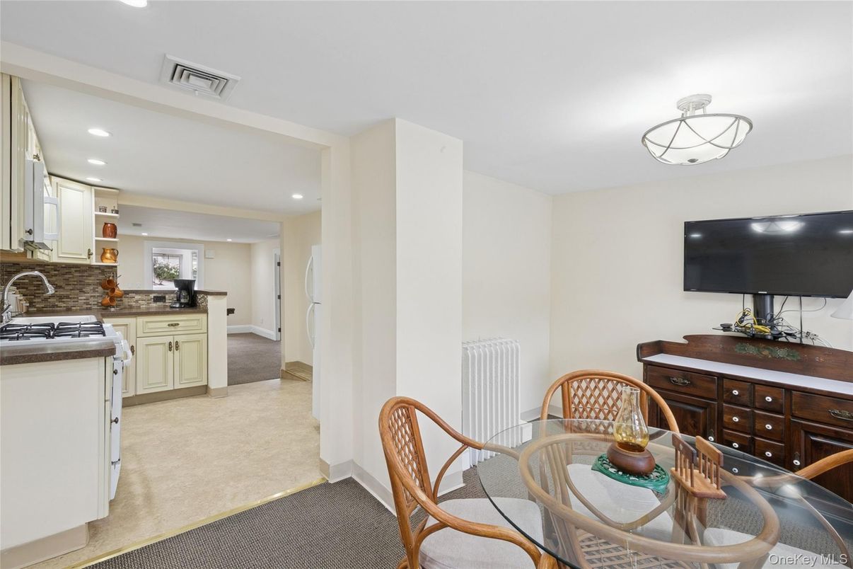 Dining room, Interior, Kitchen, Recessed Lighting