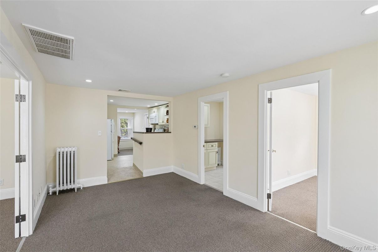 Empty room, Interior, Recessed Lighting
