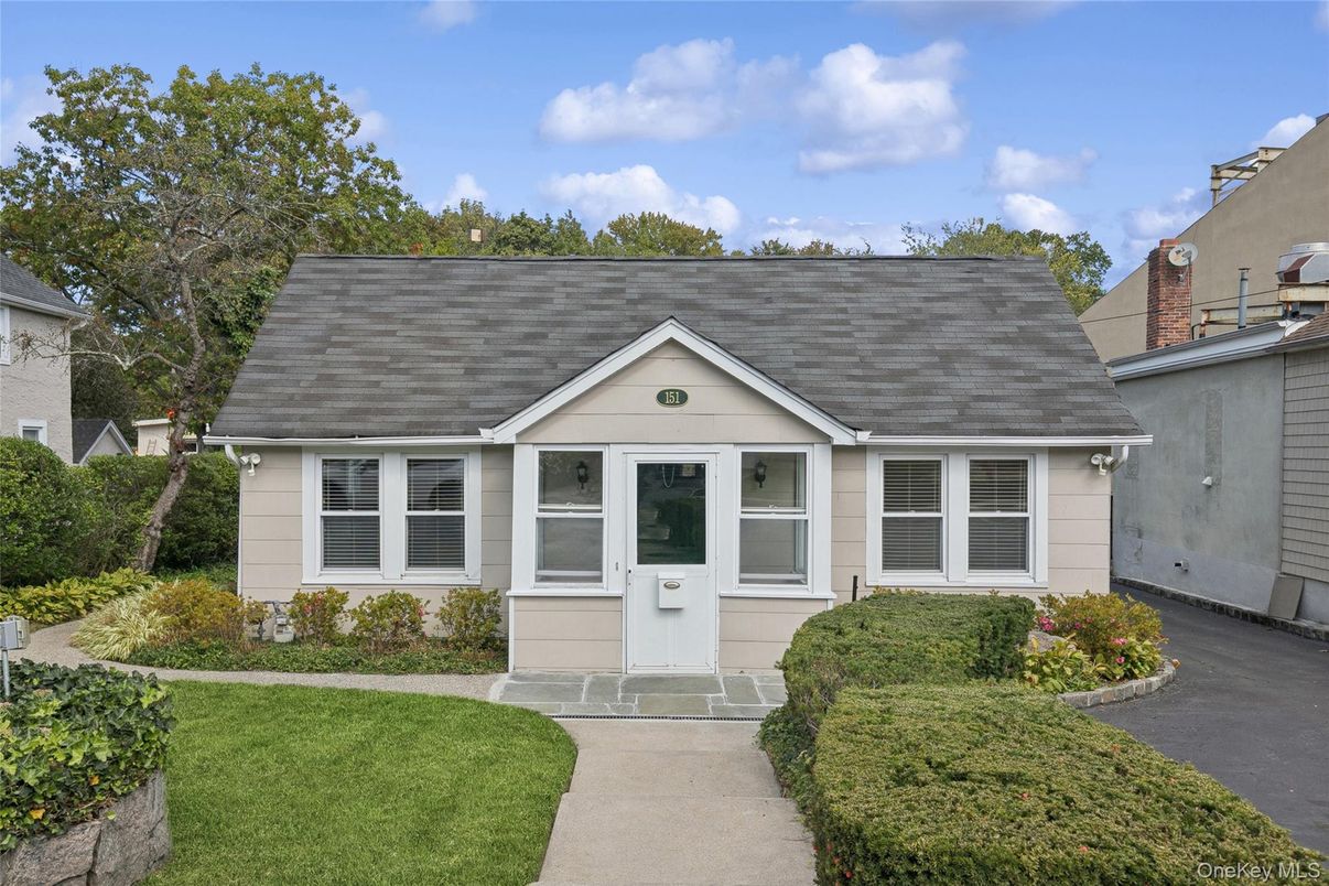 Exterior, Facade, Cape Cod