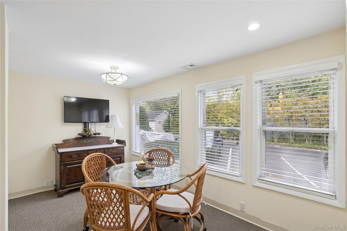 Dining room, Interior, Recessed Lighting